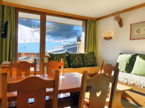 Appartement Charmant et Lumineux avec Balcon Sud, Pied des Pistes, Proche Commerces - FR-1-182-160